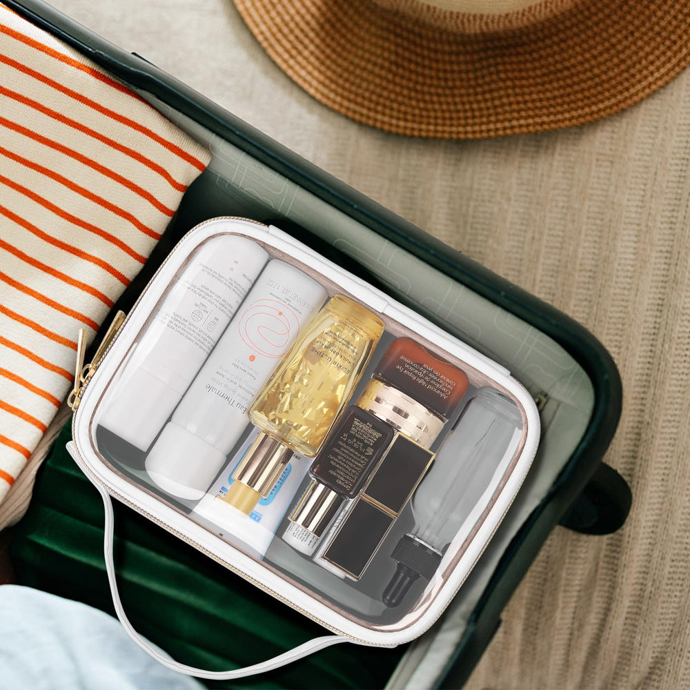 Wedama hangable travel bag offers convenient access anywhere during trips.