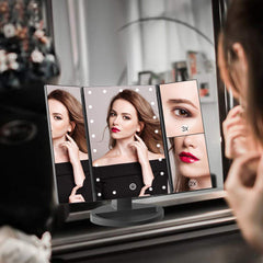 WEILY mirror shows dimmable LEDs for tailored lighting in any room.