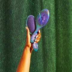 Wet Brush Original Detangler Elphaba kit bow adds playful styling while detangling effortlessly.