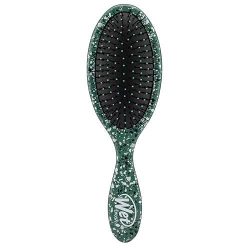 Wet Brush Original Detangler Emerald on wet hair detangling in action