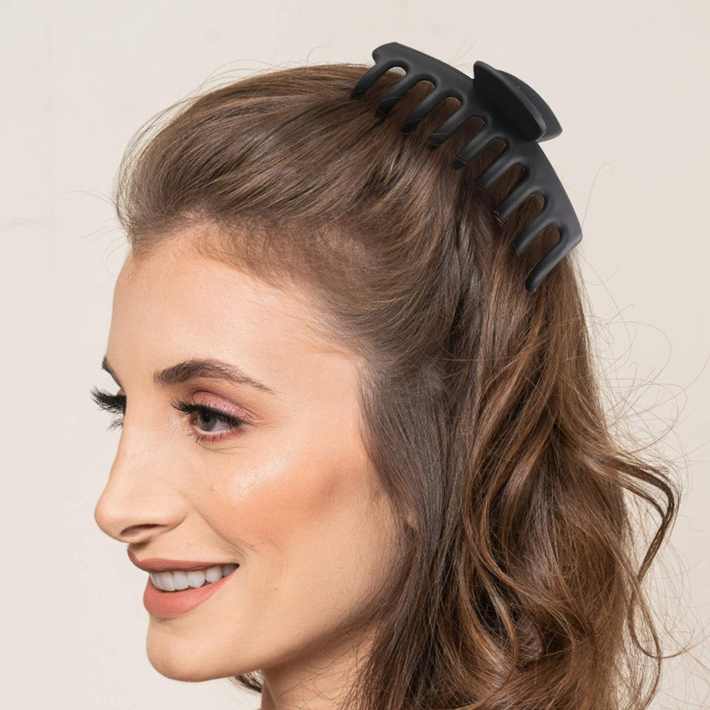 WHAVEL easy-styling clip helps arrange hair quickly and neatly.
