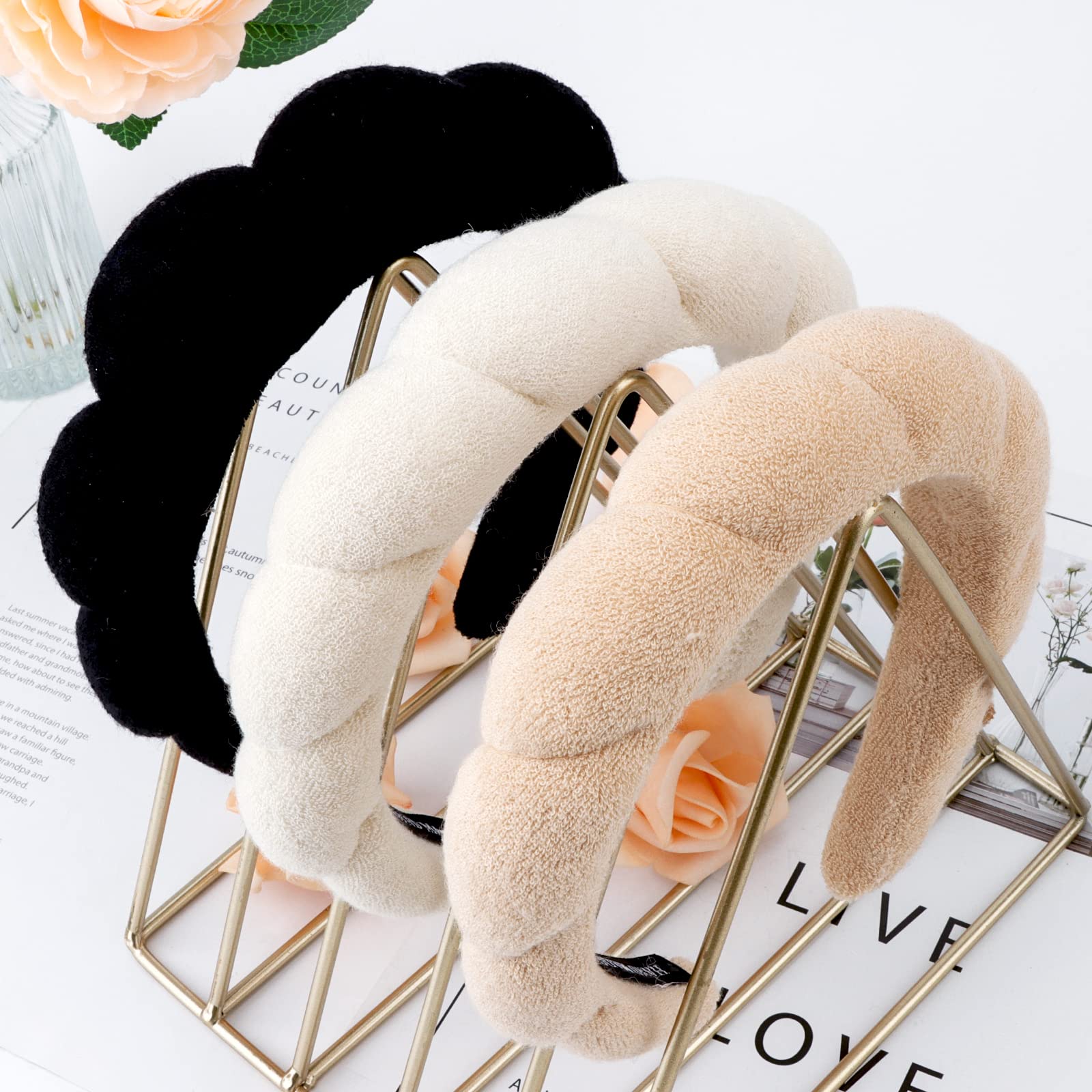 WHAVEL spa headband gift-pack scene suggests versatile presents for skincare lovers.