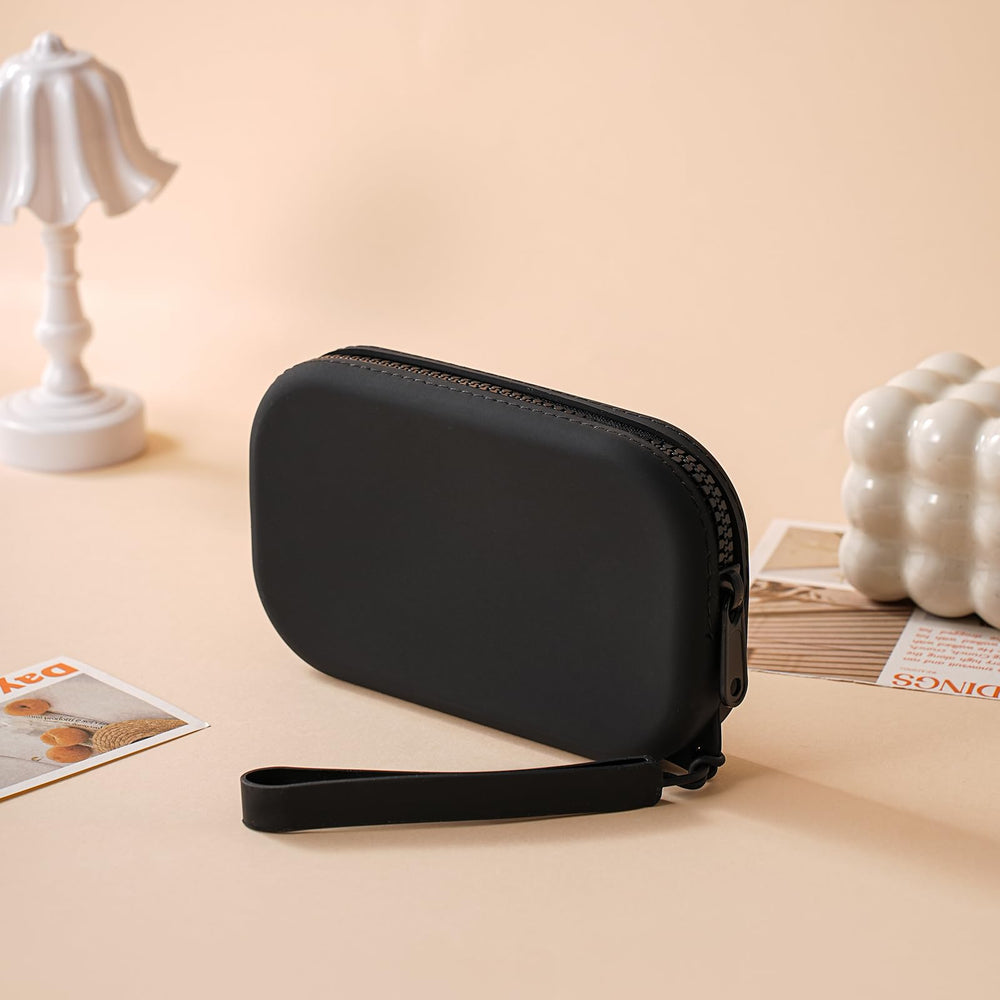 WHHJM silicone zipper pouch close-up highlights a durable zipper for daily gear.