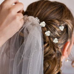 Willbond pearl hair pin-4 complements bridesmaids' looks with subtle shine.