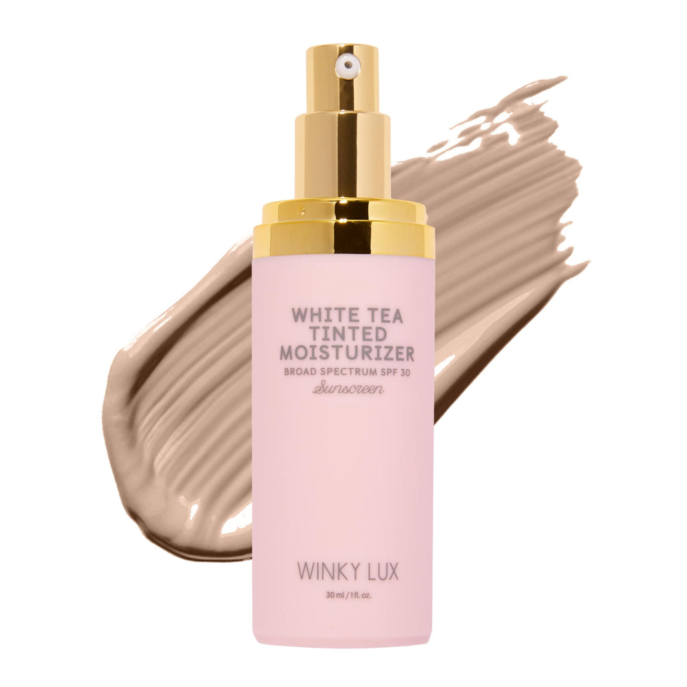 Winky Lux hidratante tintado té blanco SPF30 en botella para uso diario.