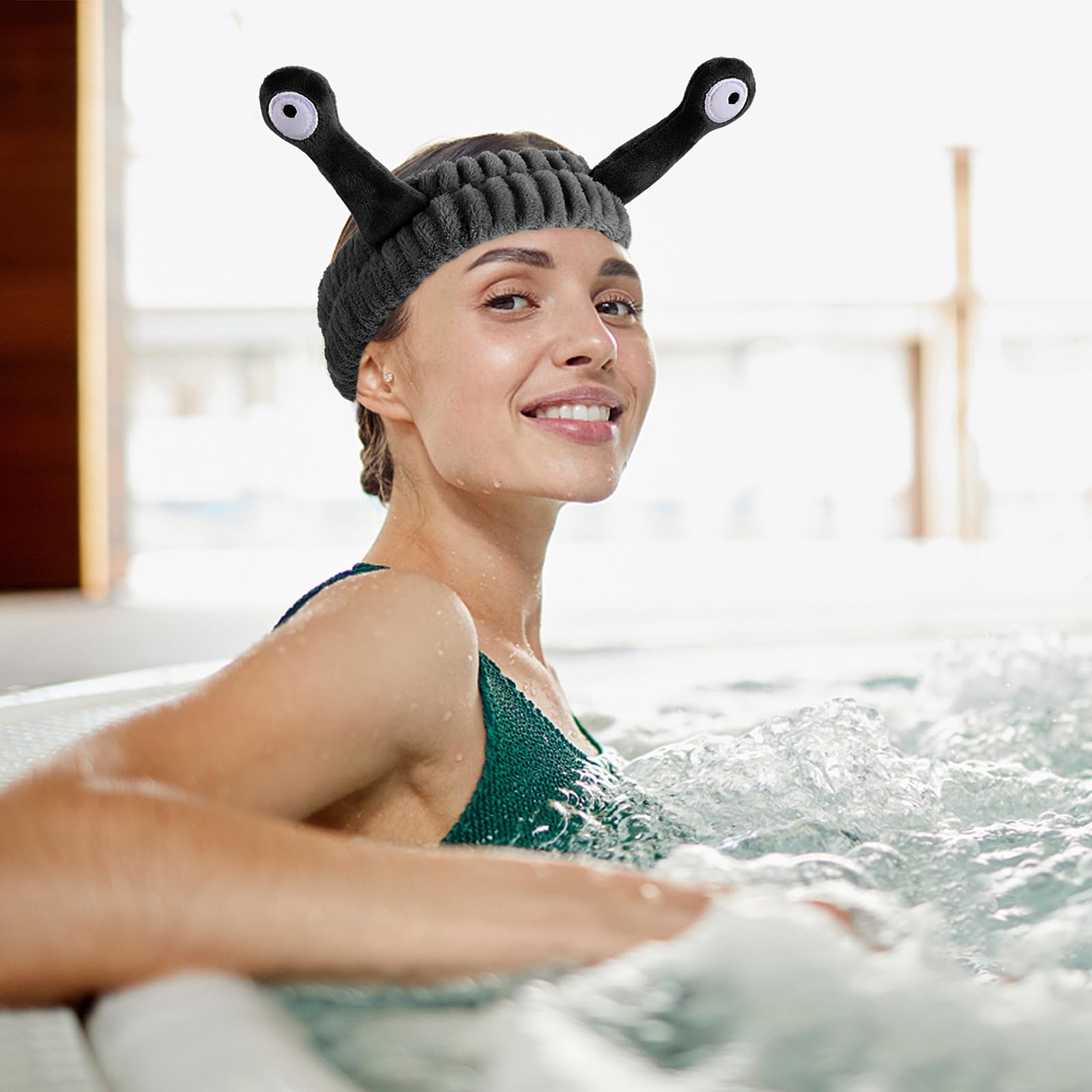 WLLHYF makeup headband gently absorbs moisture during routines.