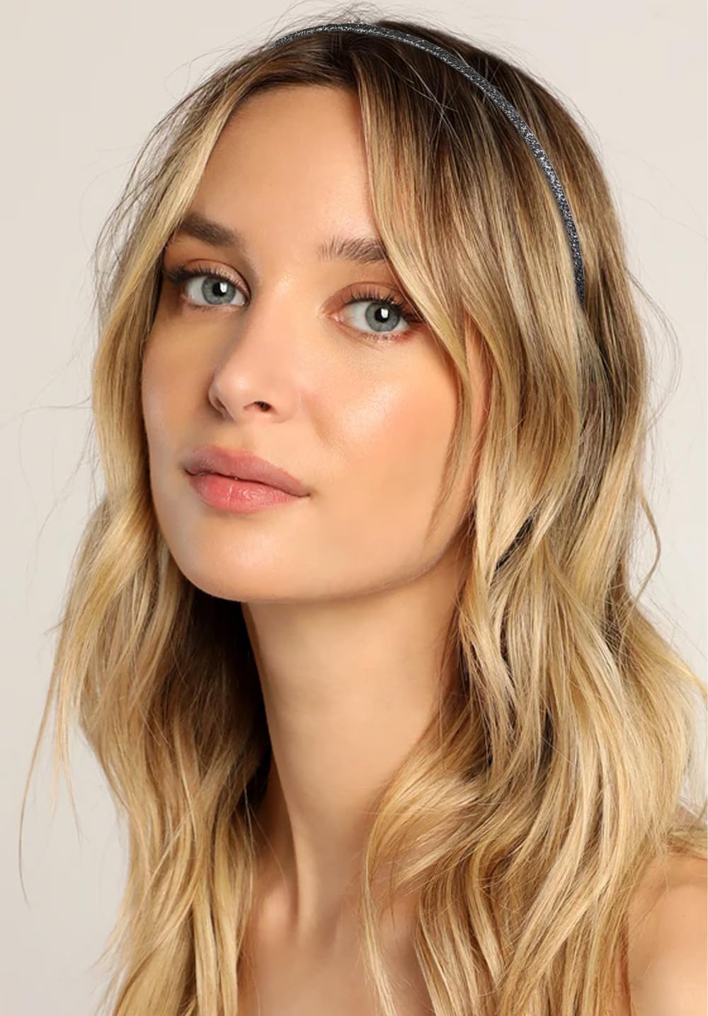 WOVOWOVO plastic headband anti-slip design keeps hair in place during workouts.