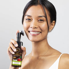 WOW Skin Science Apple Cider Vinegar foam face wash pump bottle delivering refreshing cleansing.