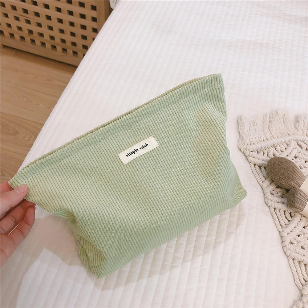 Wudygirl travel makeup bag zipper closure secures cosmetics during travel