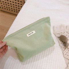Wudygirl travel makeup bag zipper closure secures cosmetics during travel
