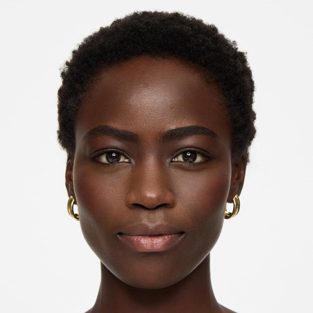 WUNDERBROW jet black shade on brow demonstrates natural fullness
