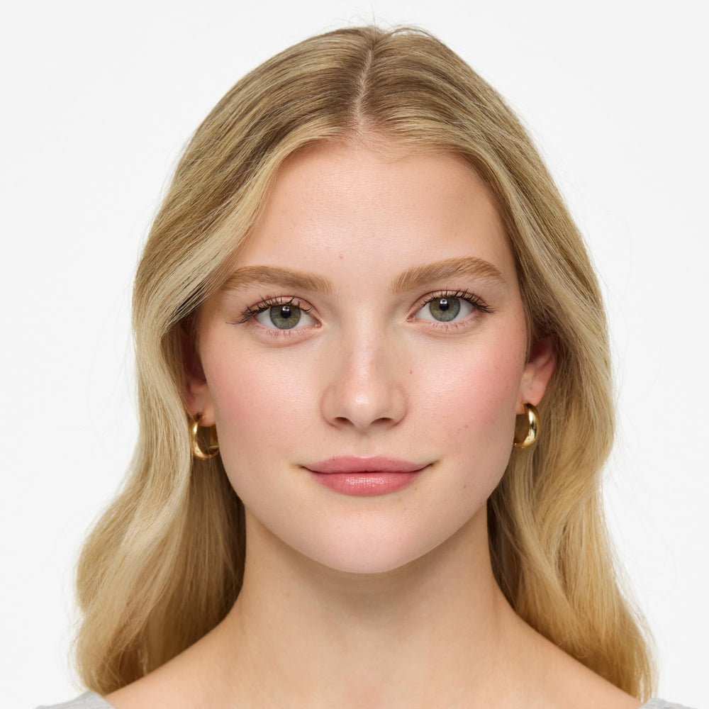 WUNDERBROW waterproof formula stands up to humidity and sweat.