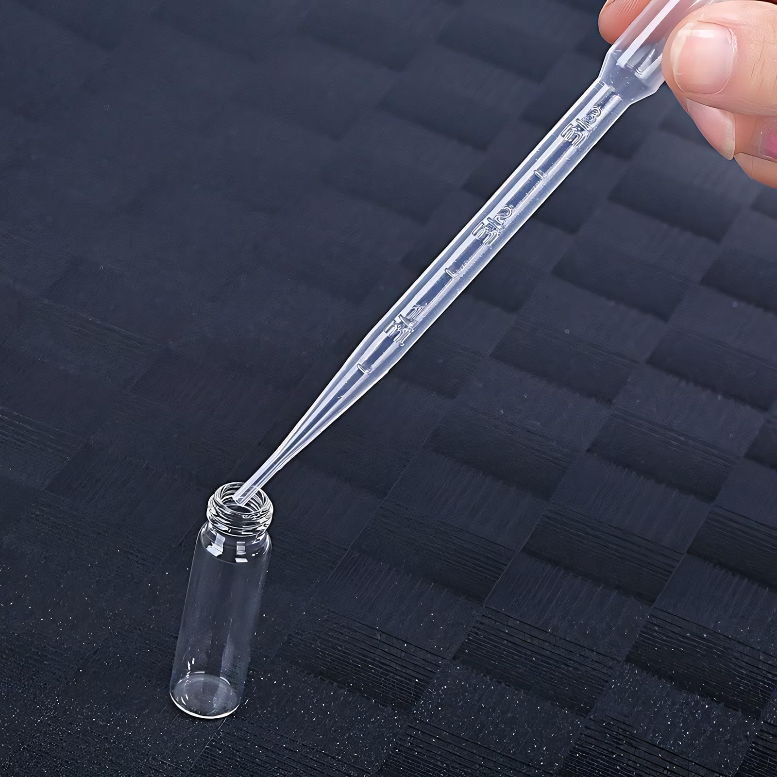 WXS-CHALL travel-use kit keeps refills organized during trips.