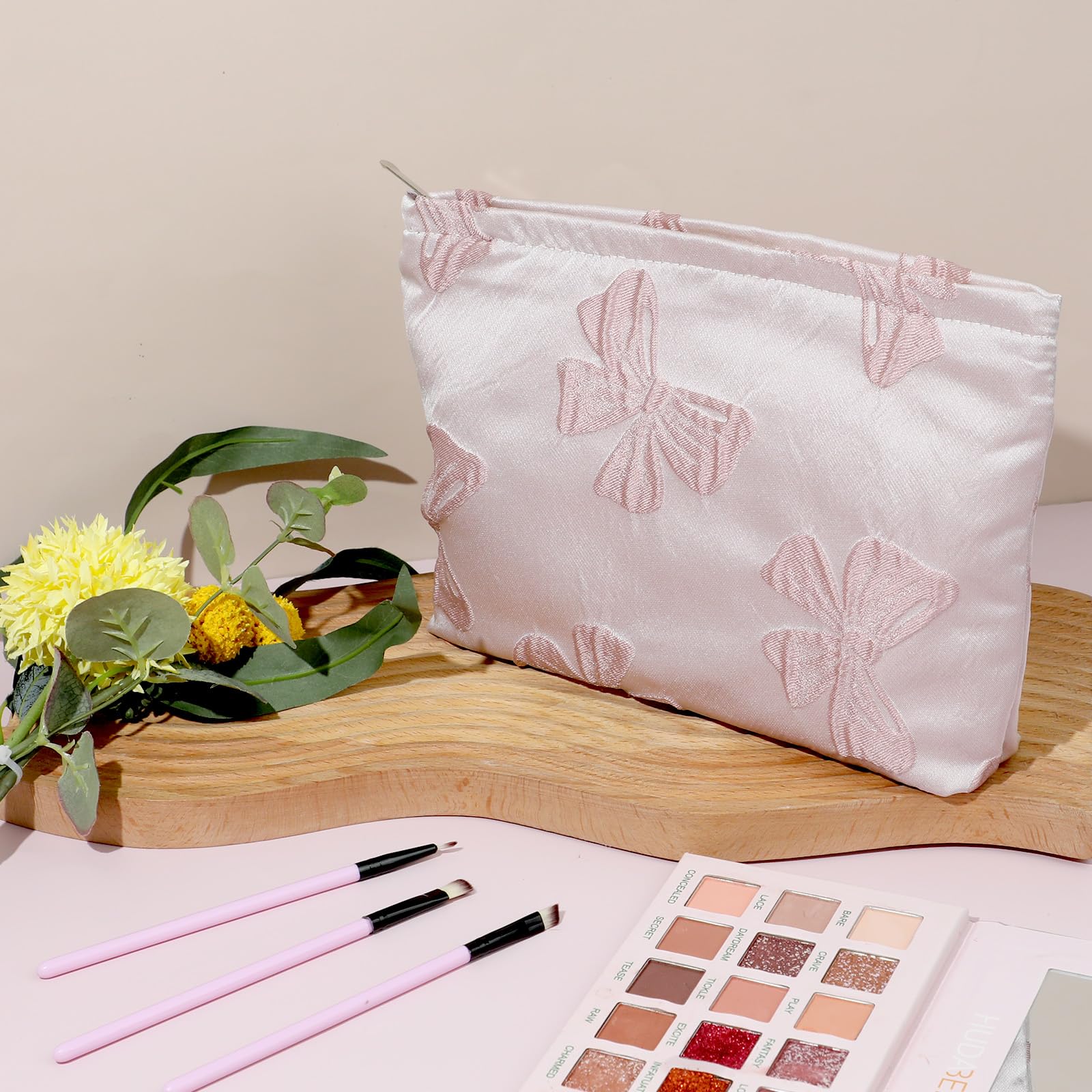 WY LIGHTING LEVEL gift-ready makeup bag for holidays and special occasions.