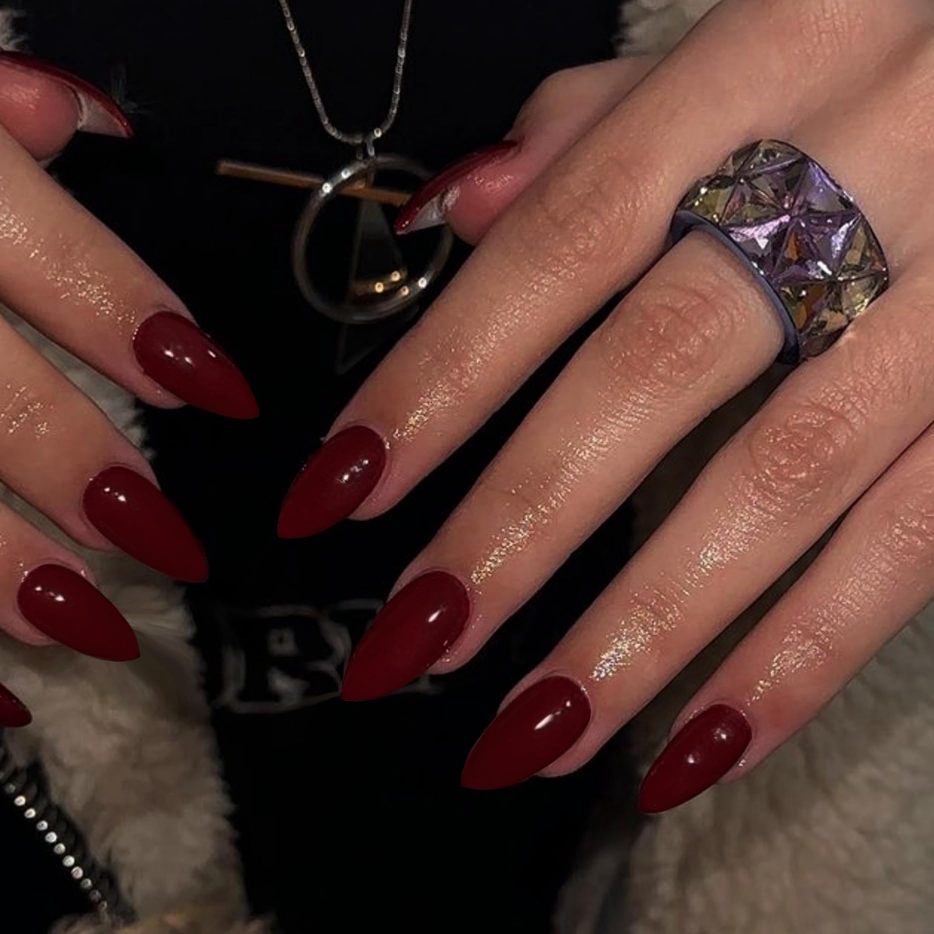 XCREANDO dark-red almond nails with stiletto-inspired shape for elegant style