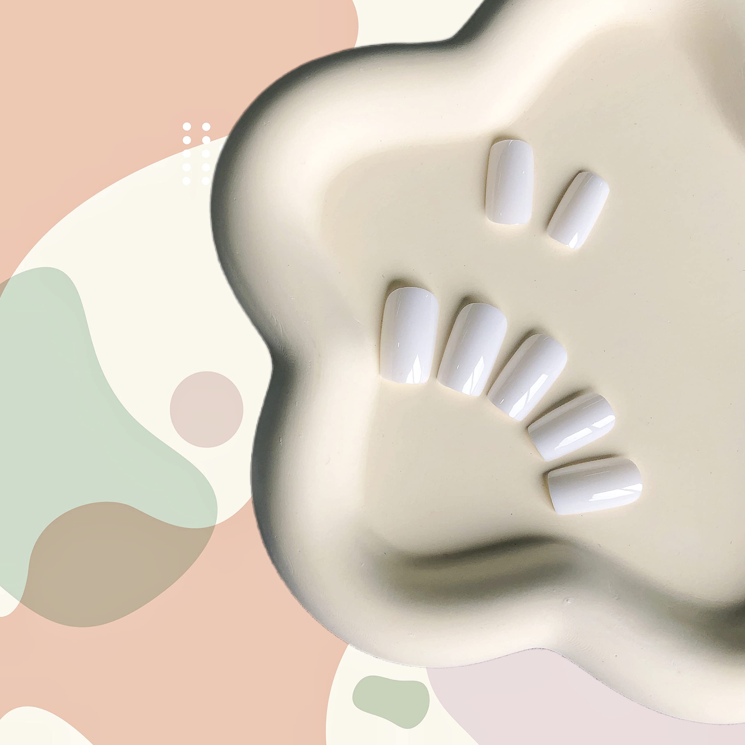 XCREANDO glossy finish press-ons offer chic, professional style.