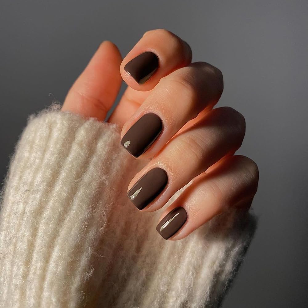 XCREANDO soft gel coating on nail surface for durable shine