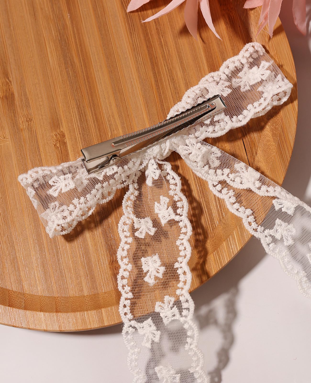 XFYUZR long-tail ribbon detail black demonstrates eye-catching movement.