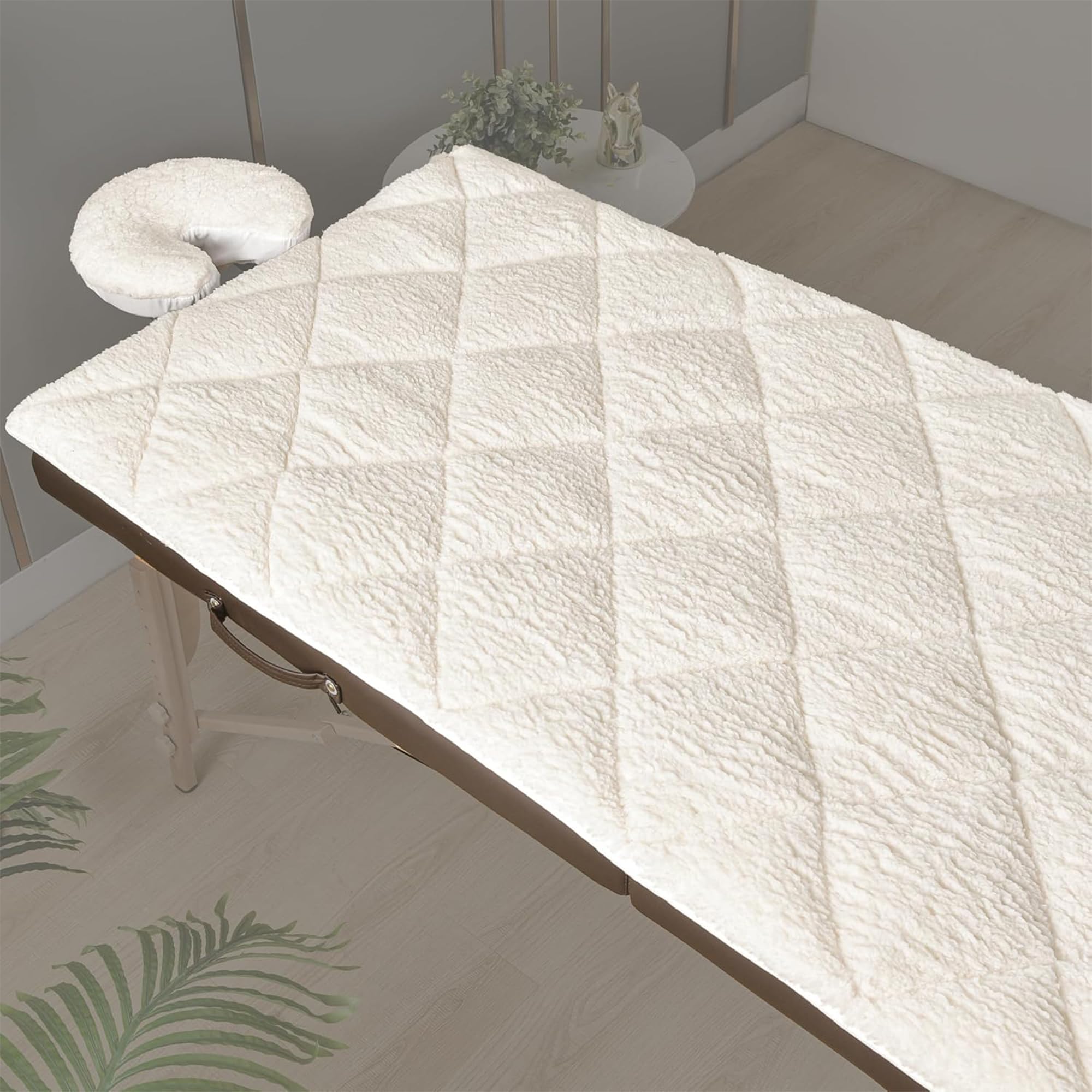 XOLLOZ double-sided massage table pad on a table with plush fleece for warmth
