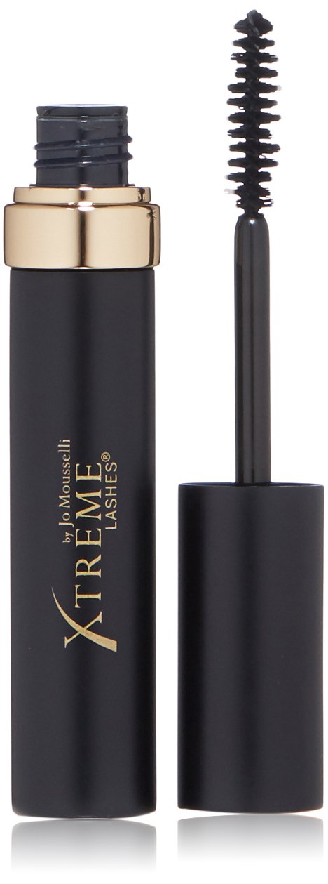 Xtreme Lashes Length and Volume Mascara brush closeup for bold definition