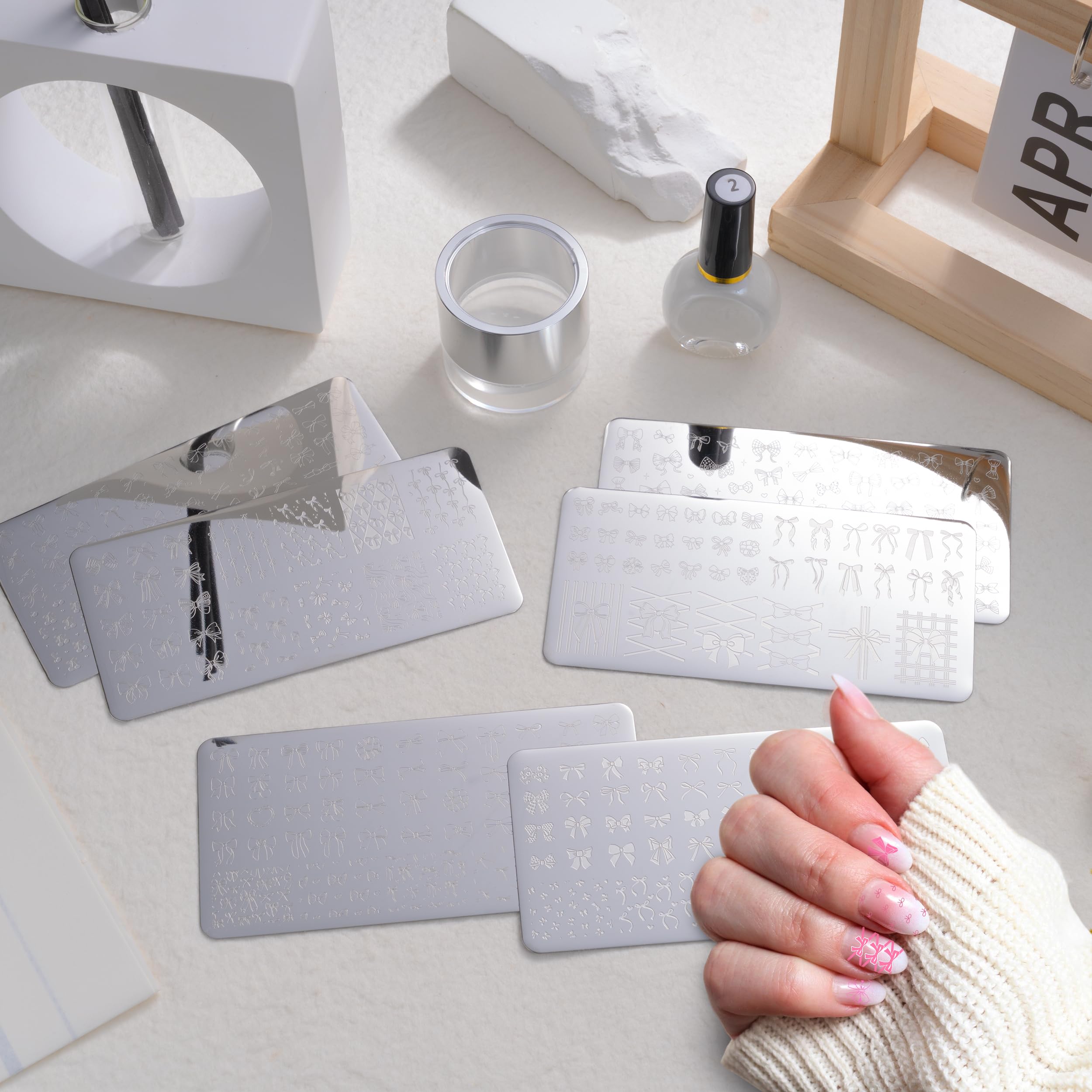 Y1tvei Bowknot plate pattern 2 supports professional looking manicure designs.