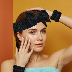 Yaqulen 7 Pcs Spa Set claw hair clip grips thick or thin hair securely.