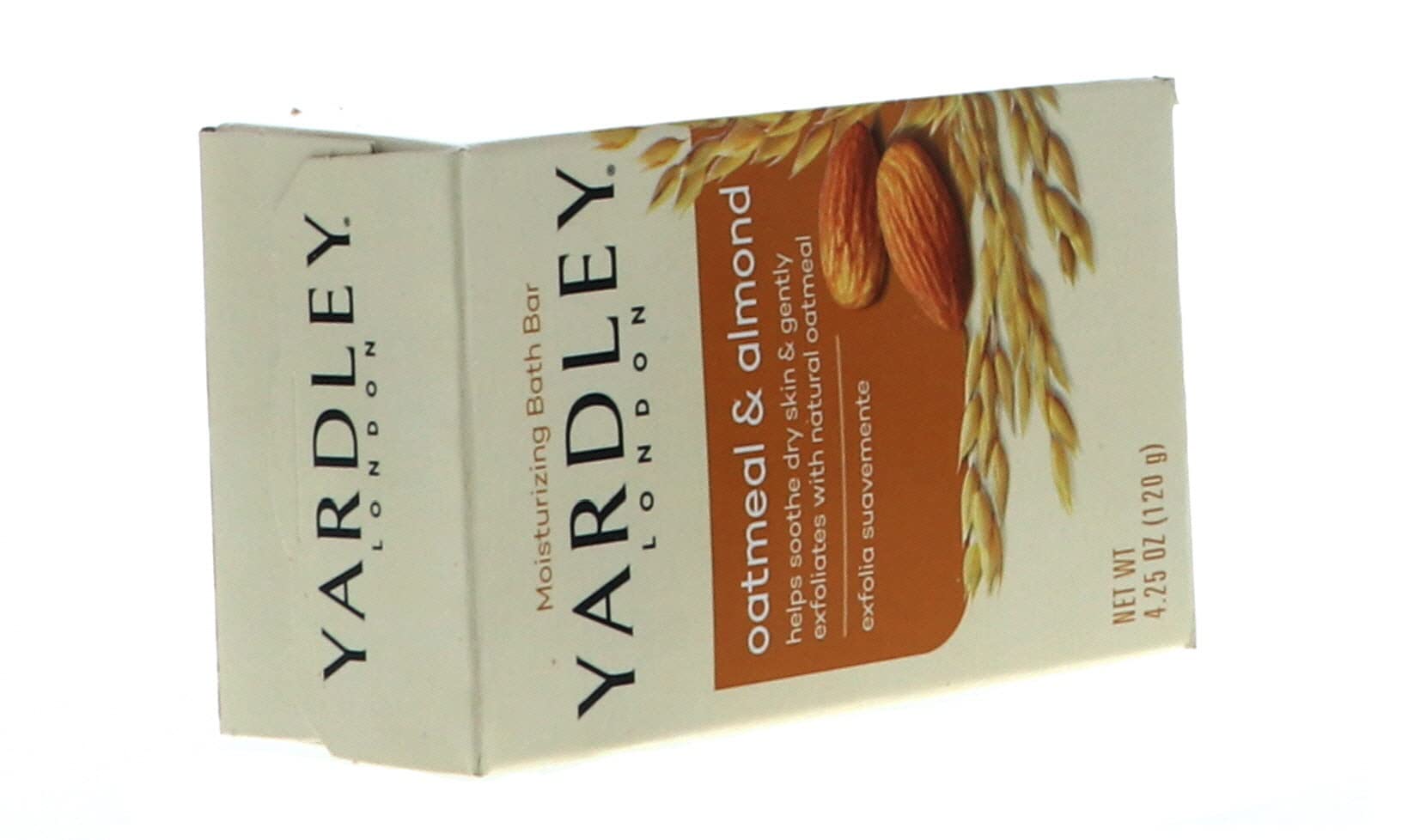 Espuma densa de Yardley avena-almendra, sensación suave durante la limpieza.