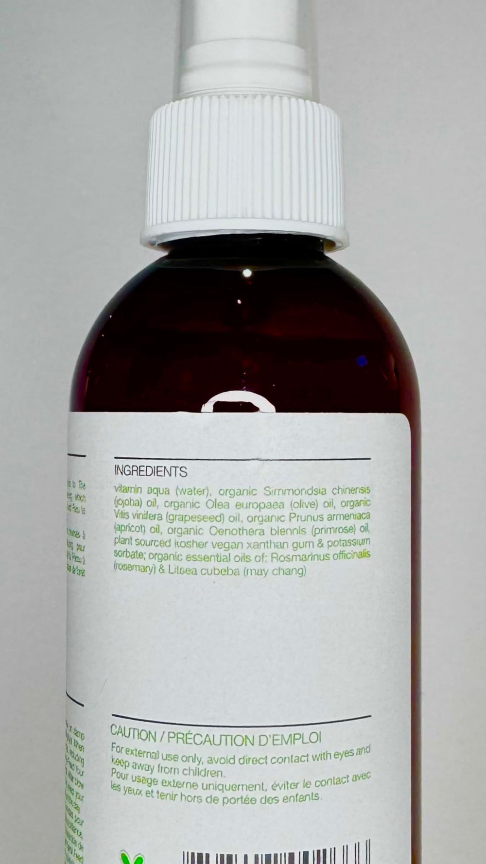 YAROK alcohol-free close-up emphasizes gentle, salon-friendly care.