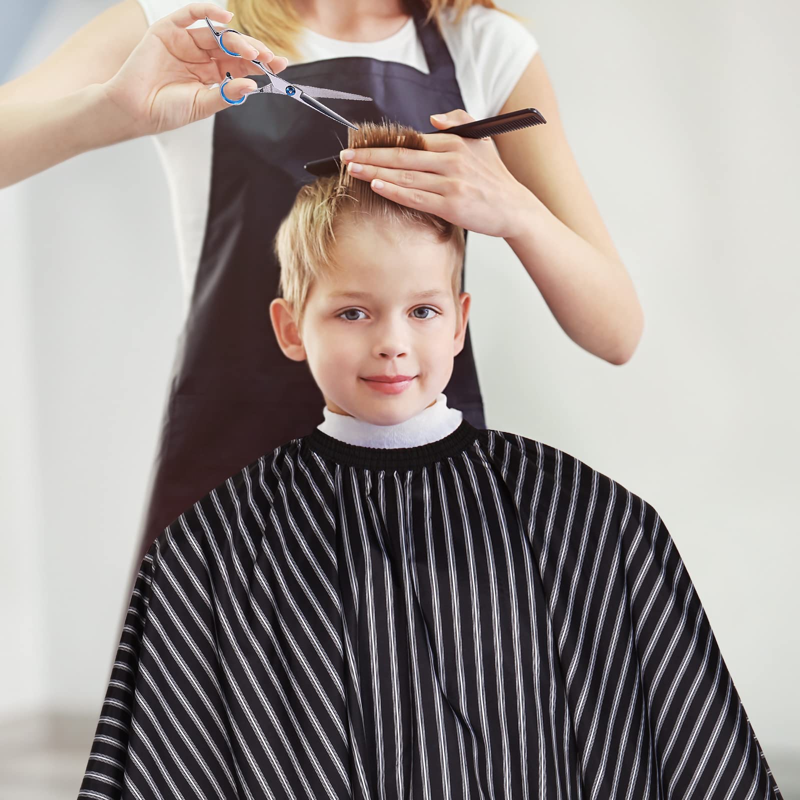 YELEGAI ergonomic handle provides comfortable grip for extended grooming sessions.
