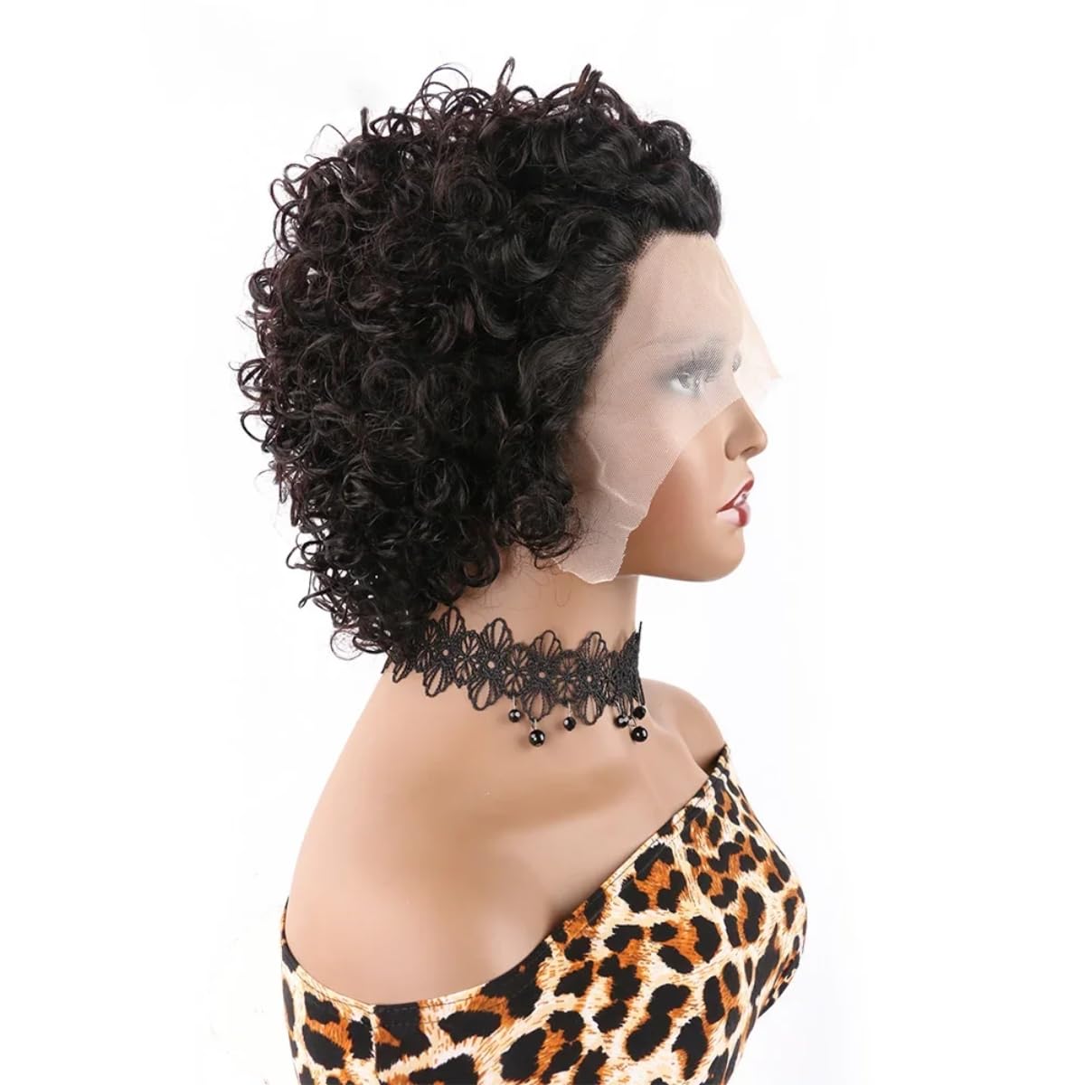 Yiifiulyn lace-front closeup shows natural hairline for a seamless look.