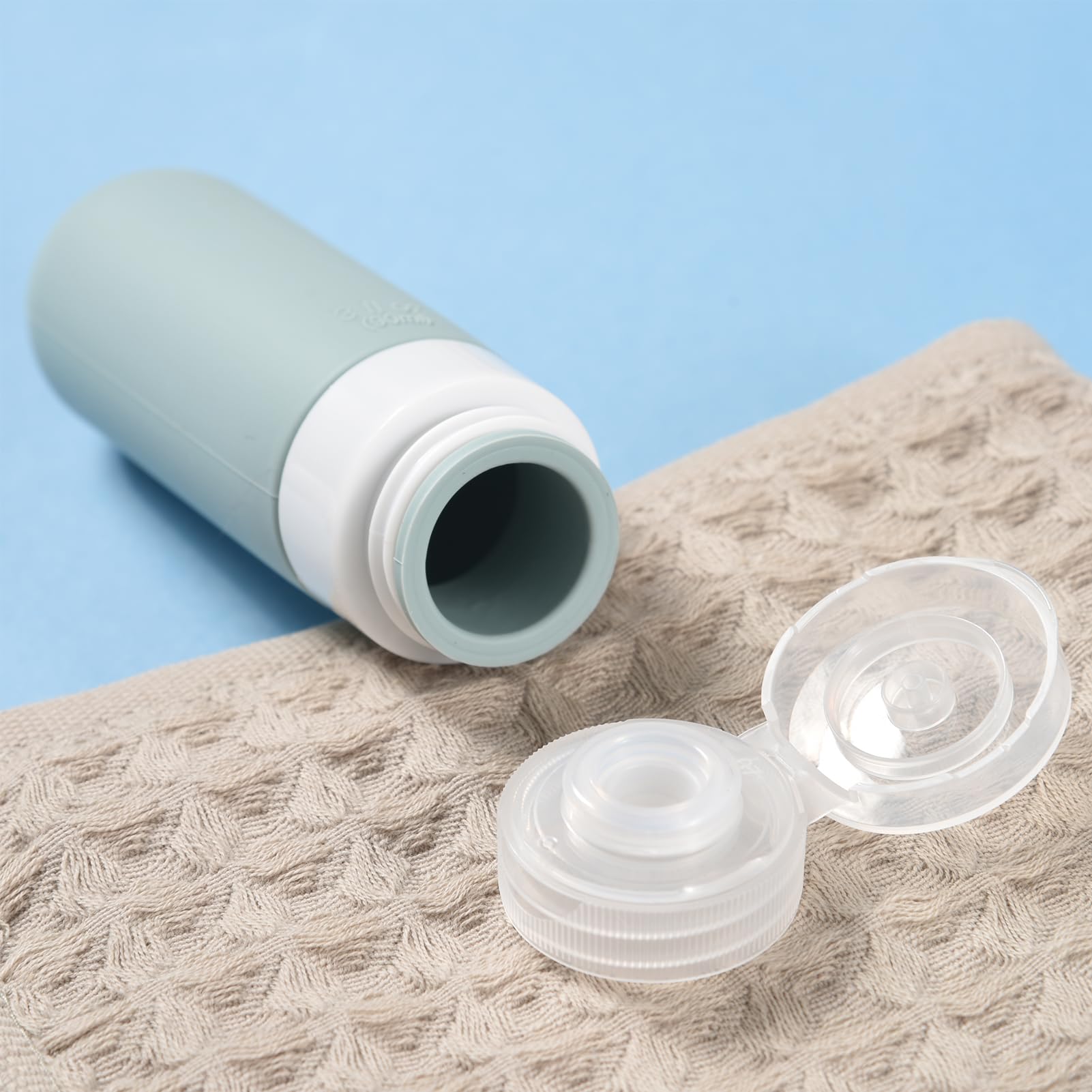 YNSHOUNA spray bottles 30ml offering fine mist for liquids.