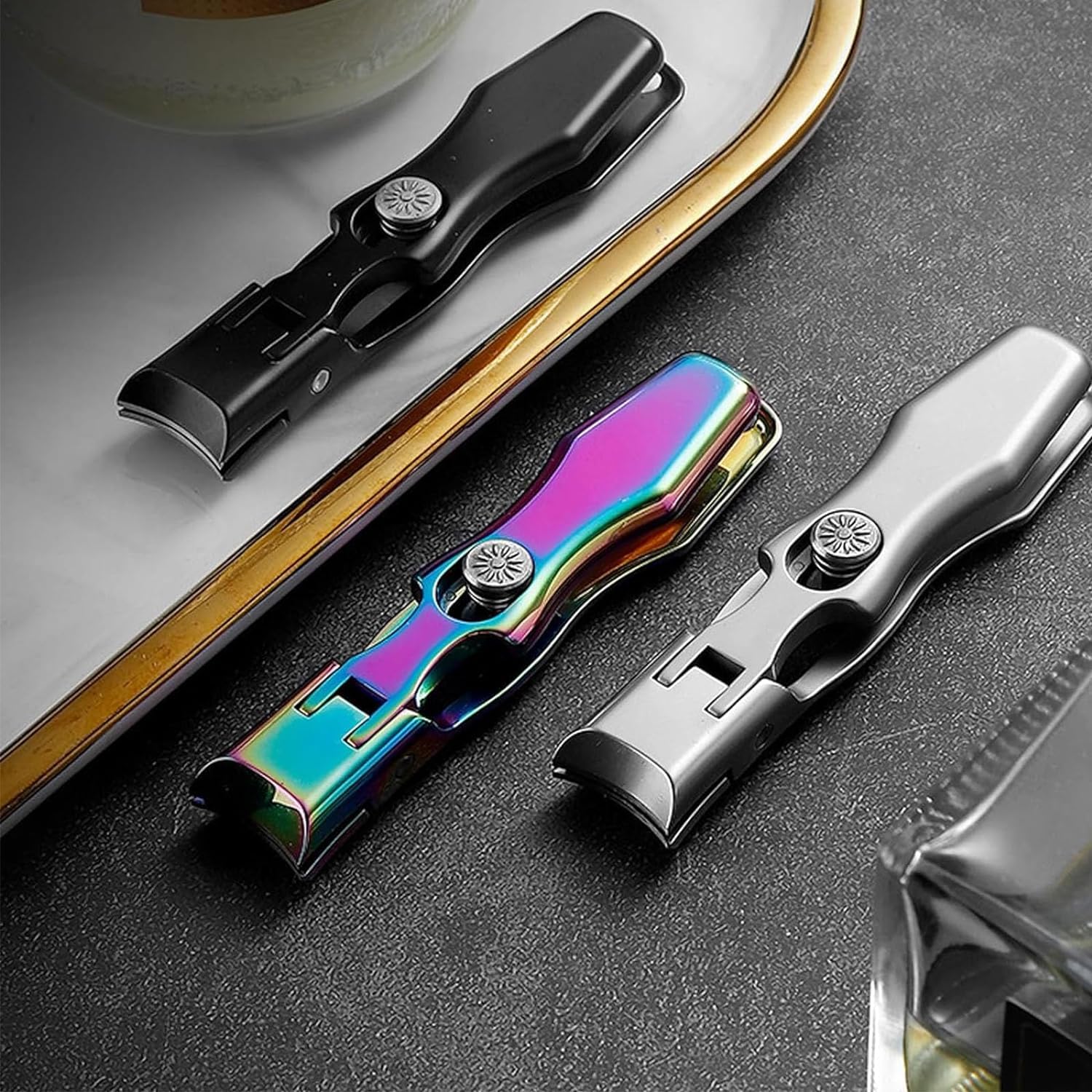Ynyjzz MightyClip silver close-up blades demonstrate sharp, precise cutting for clean trims.