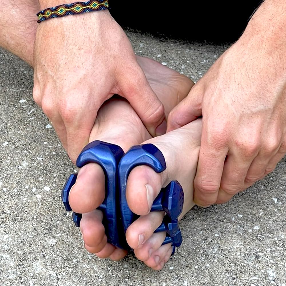 YogaToes Gems for Men soft gel demonstrates comfort and flexibility during use.