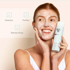 Yonka Lait Nettoyant texture close-up highlights velvety, soothing formula.