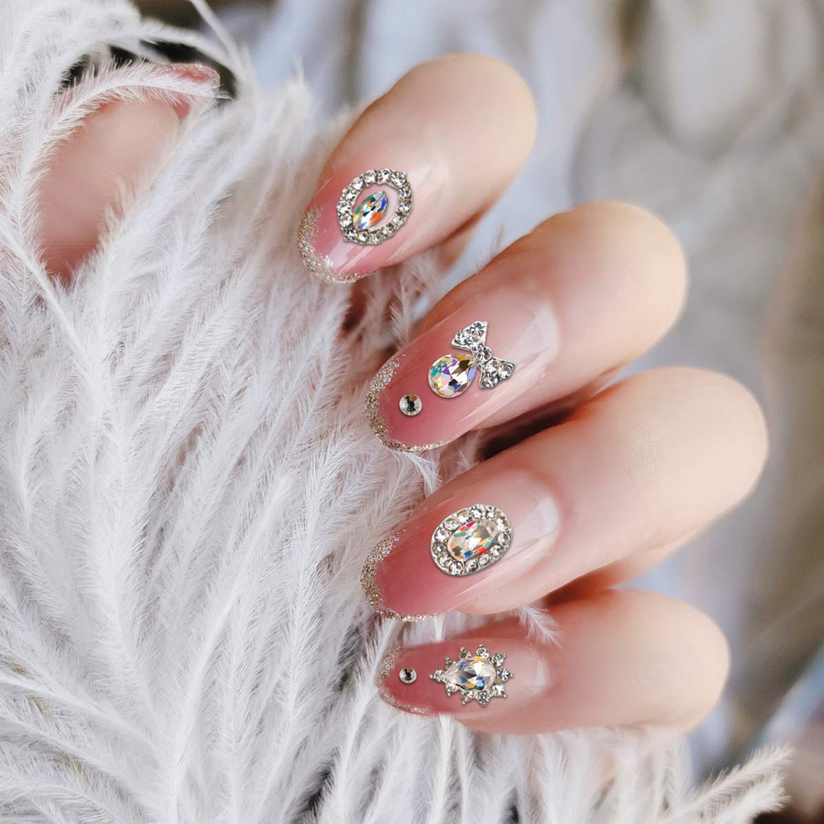 YOOCUS nail stones base helps easy application with curved fit and precise-cut faces.