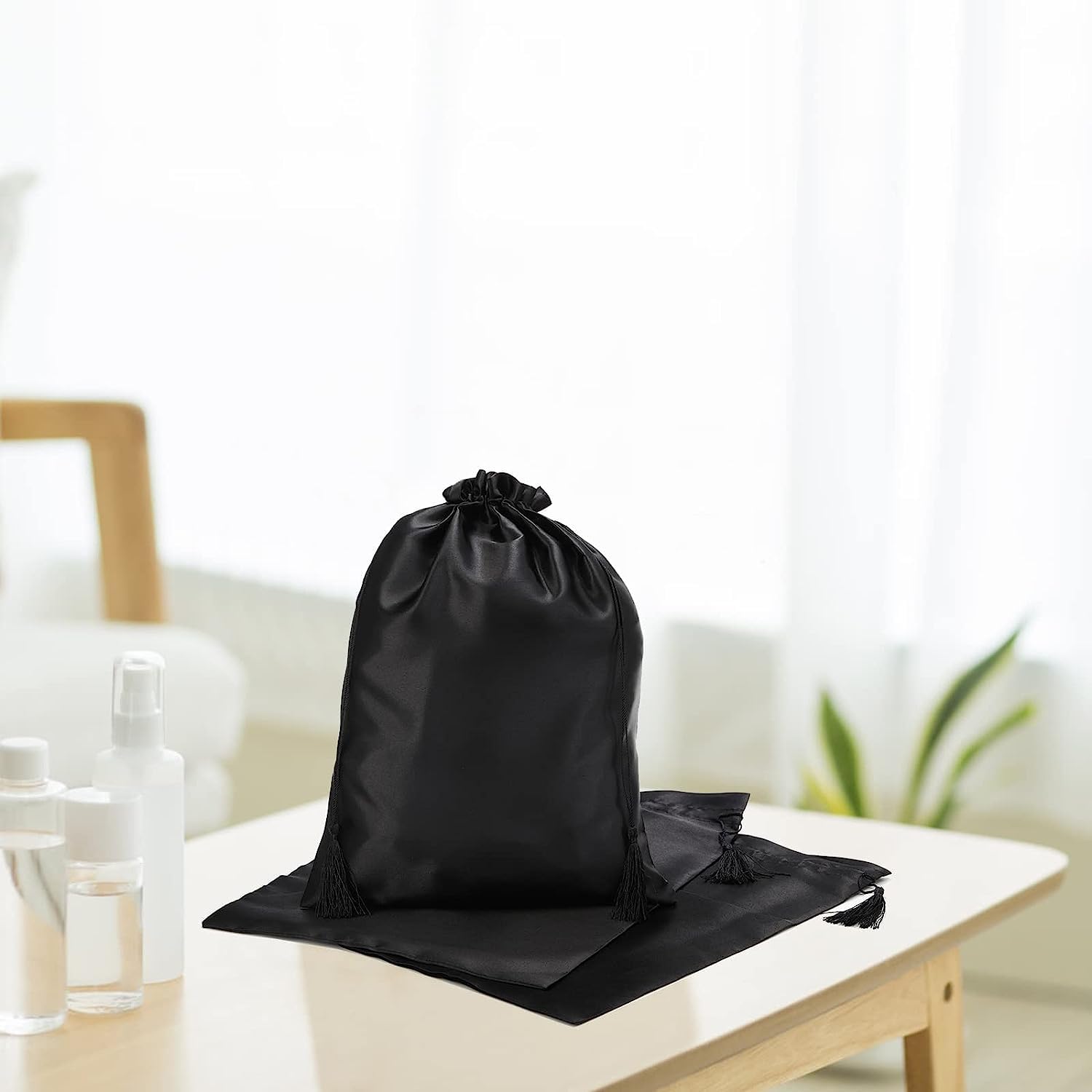 Youeon black satin wig bag gift packaging looks stylish and practical