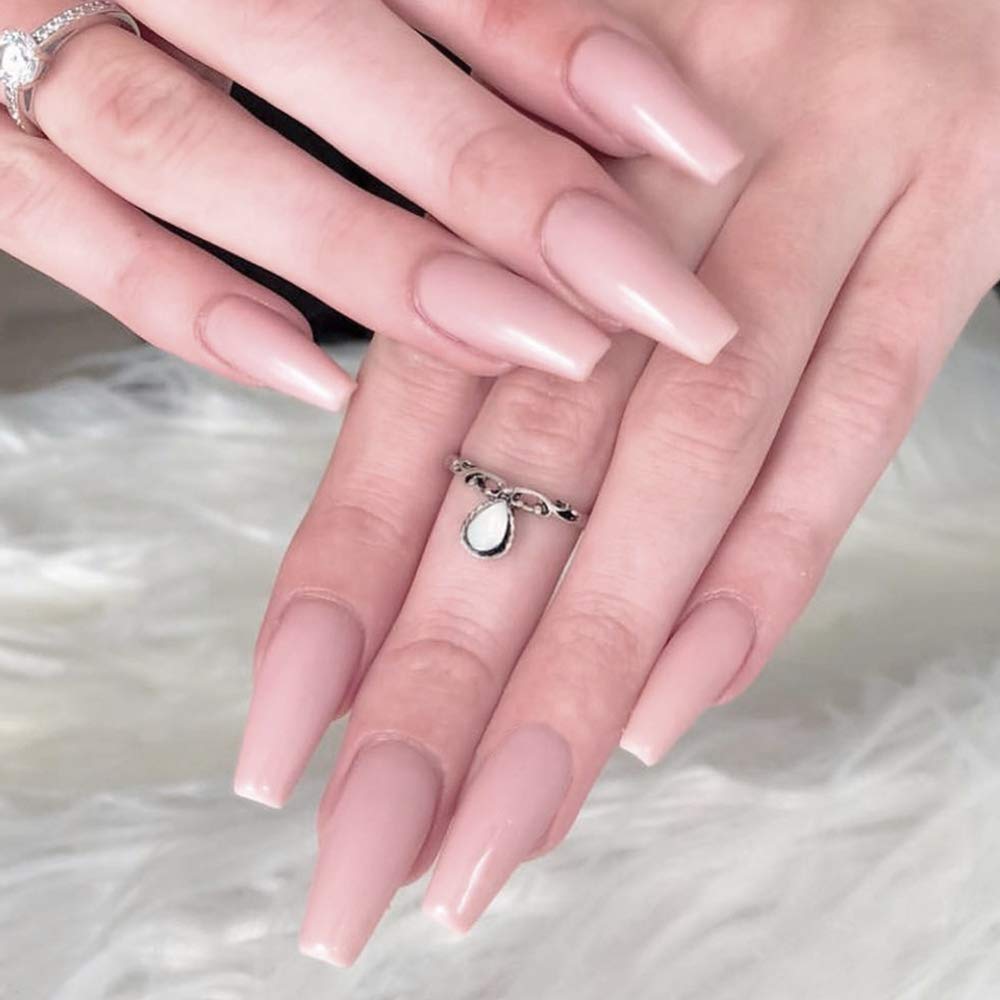 Young Nails liquid monomer demonstrates professional salon-grade quality for DIY nail care.