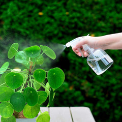 Youngever BPA-free sprayer promotes safe storage of homemade solutions.