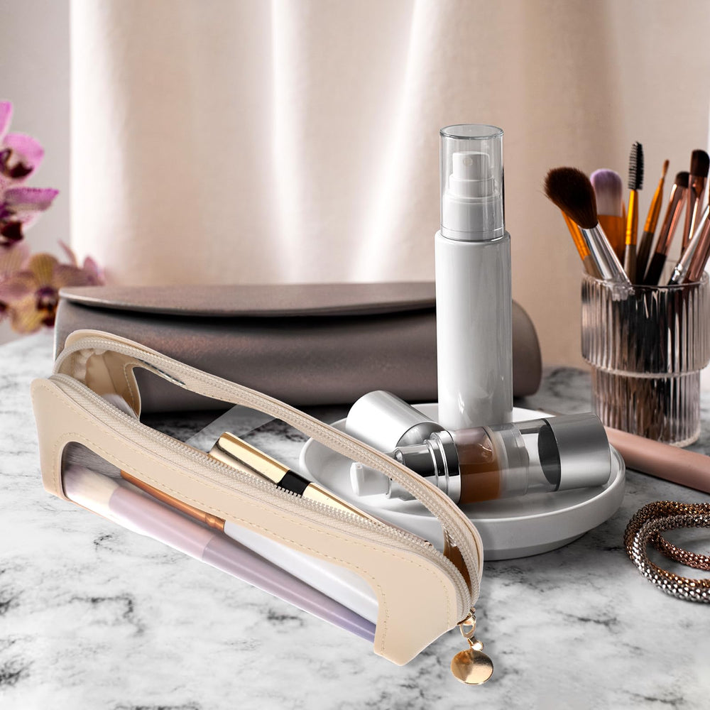 YQQYG makeup brush bag zipper closeup demonstrates secure closure to protect brushes.