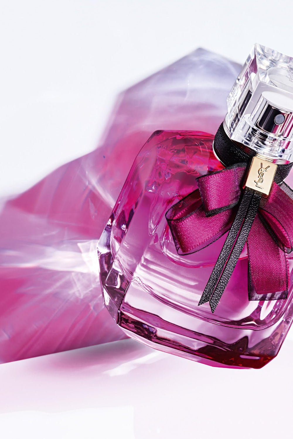 YSL Mon Paris Intensement top notes illustration hints bergamot freshness.