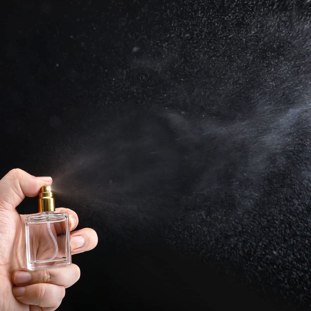 YU FENG glass fine mist sprayer 15ml bottle ideal for perfumes and essential oils on the go.
