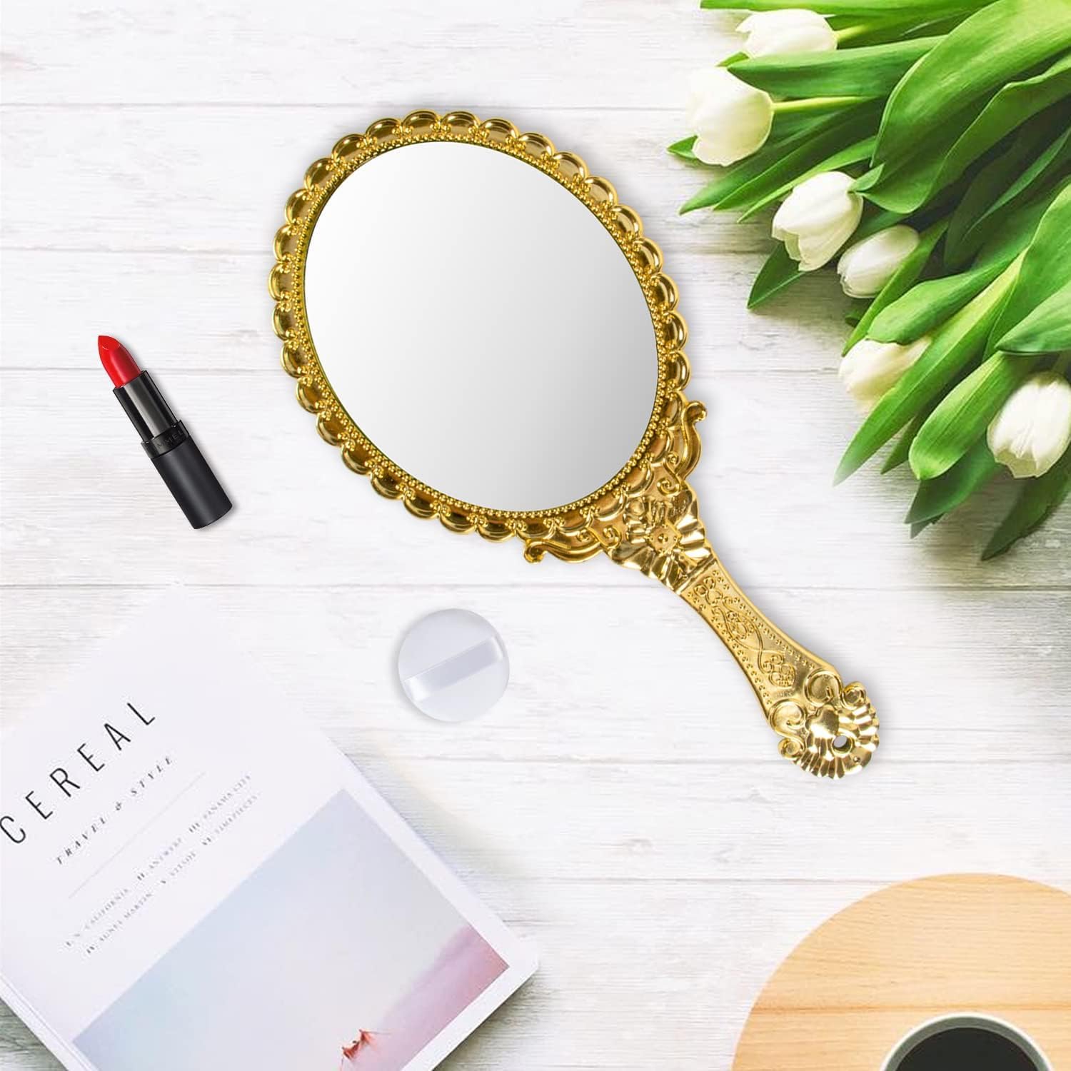 YUSONG vintage handheld mirror makes a thoughtful gift for parties or travel.