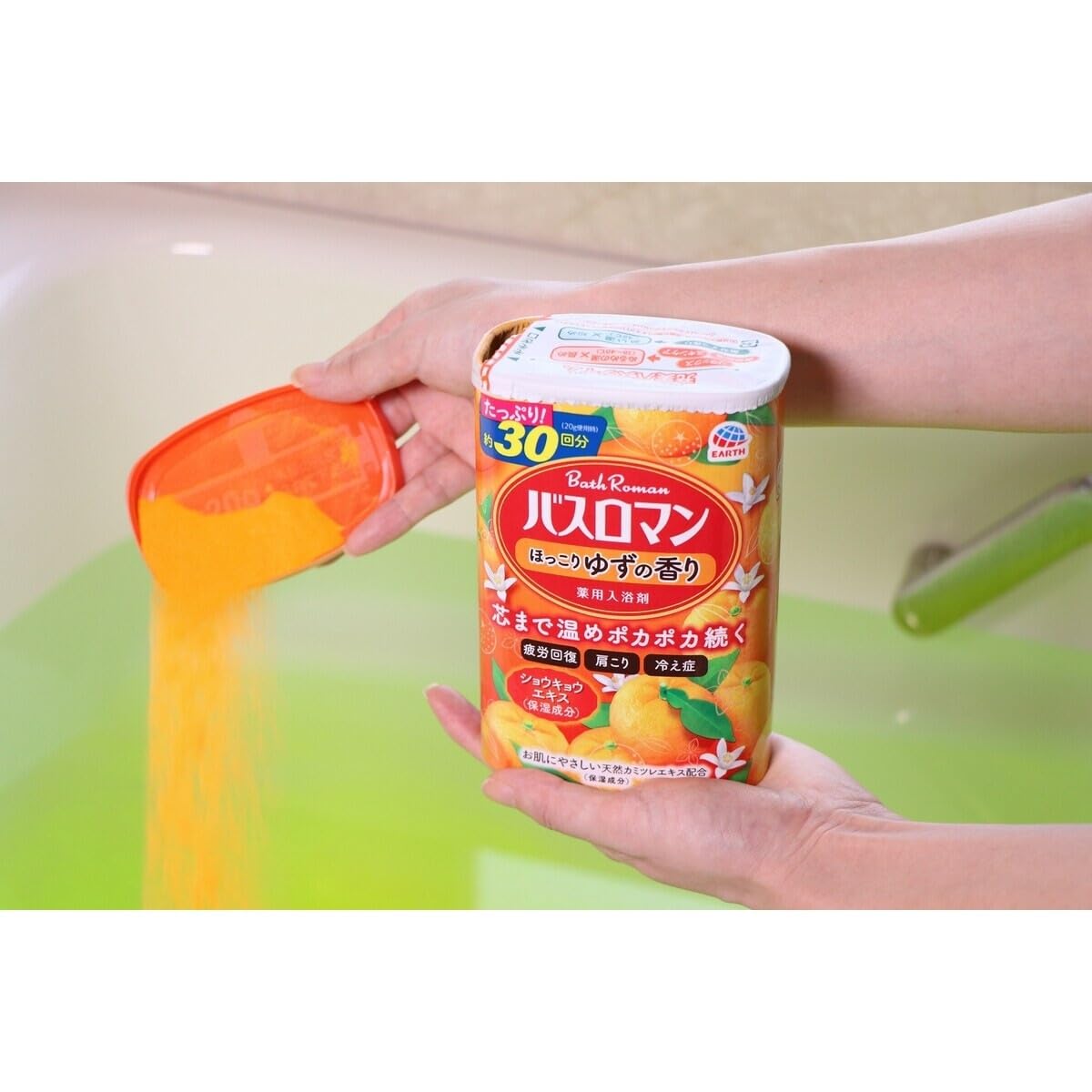Yuzu Onsen Bath Salt dissolve captures crystals releasing fragrance in warm water.
