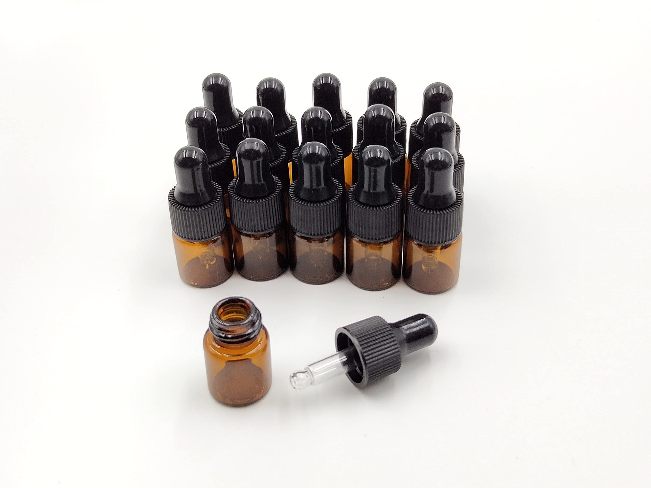YYNGJCK amber glass dropper bottle cap closeup for secure sealing