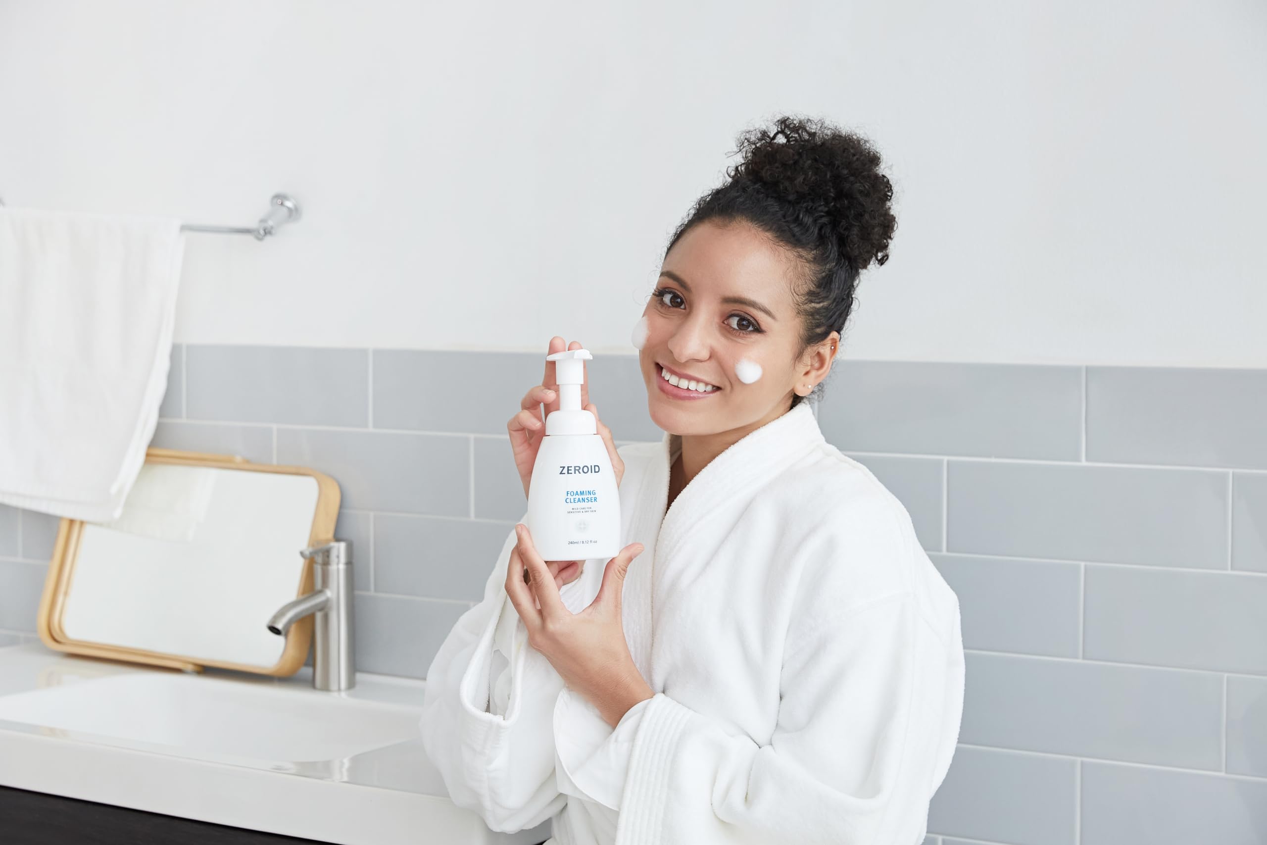 ZEROID Foaming Cleanser bottle pump highlights easy application and rich lather