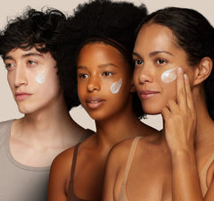 ZeroID Richenic Cream on hand demonstrates barrier-supporting moisture
