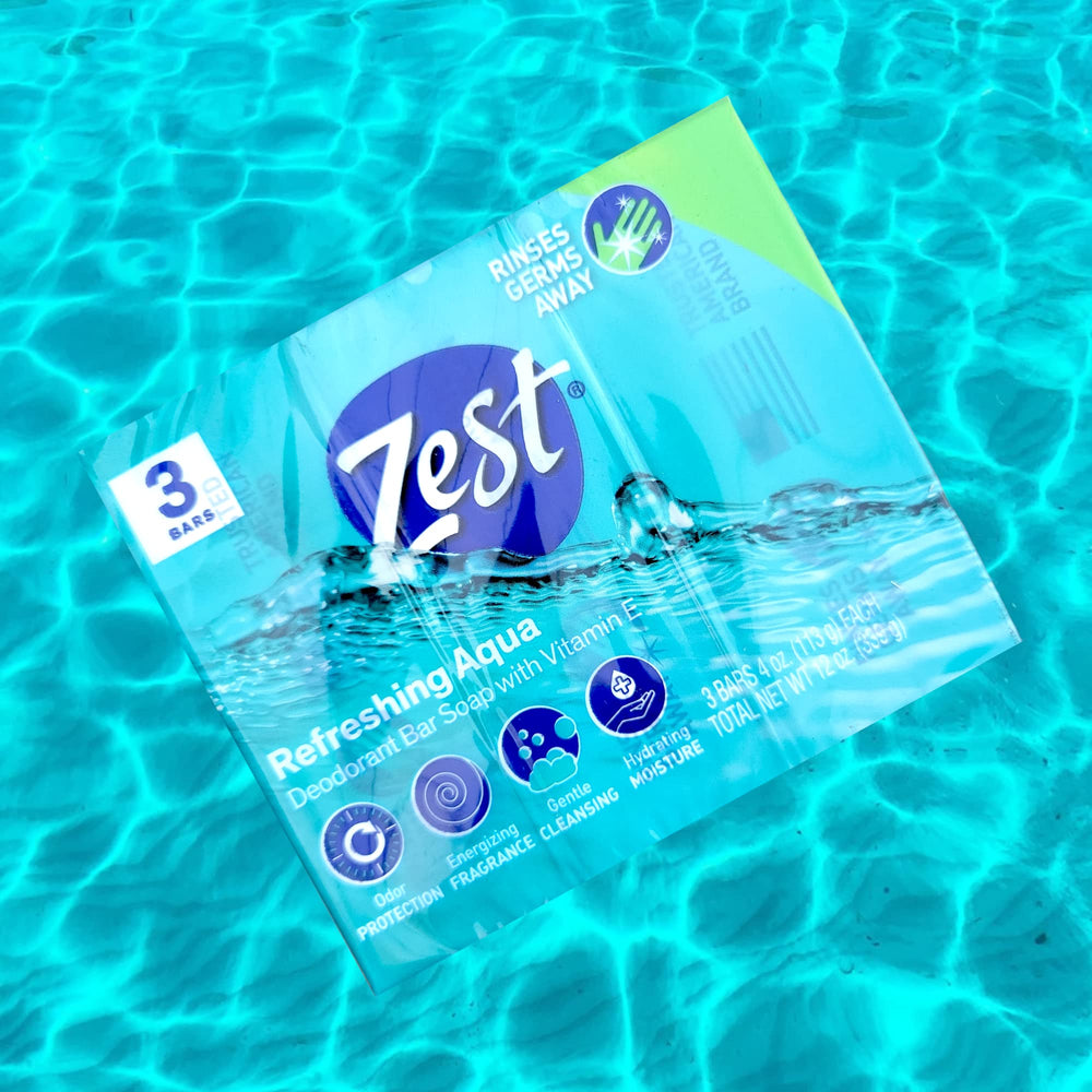 Zest Refreshing Aqua Bars lather image highlights a light scent and odor protection.