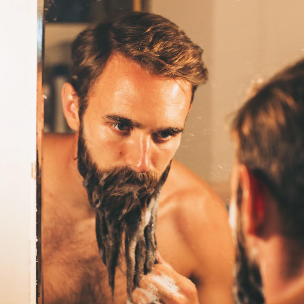 ZEUS beard-wash-set packaging closeup highlighting premium Sandalwood scent and eco-friendly design.