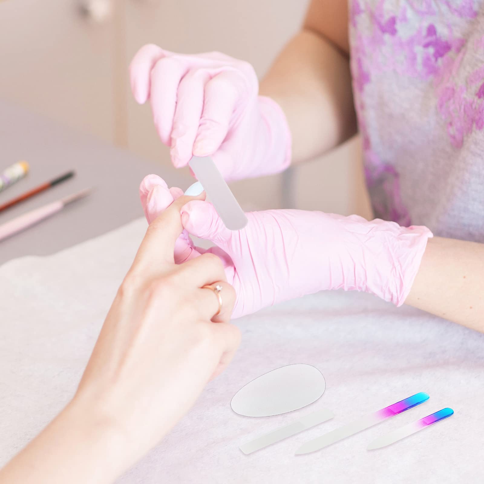 Zhehao travel-friendly nail care kit with rose-red accents