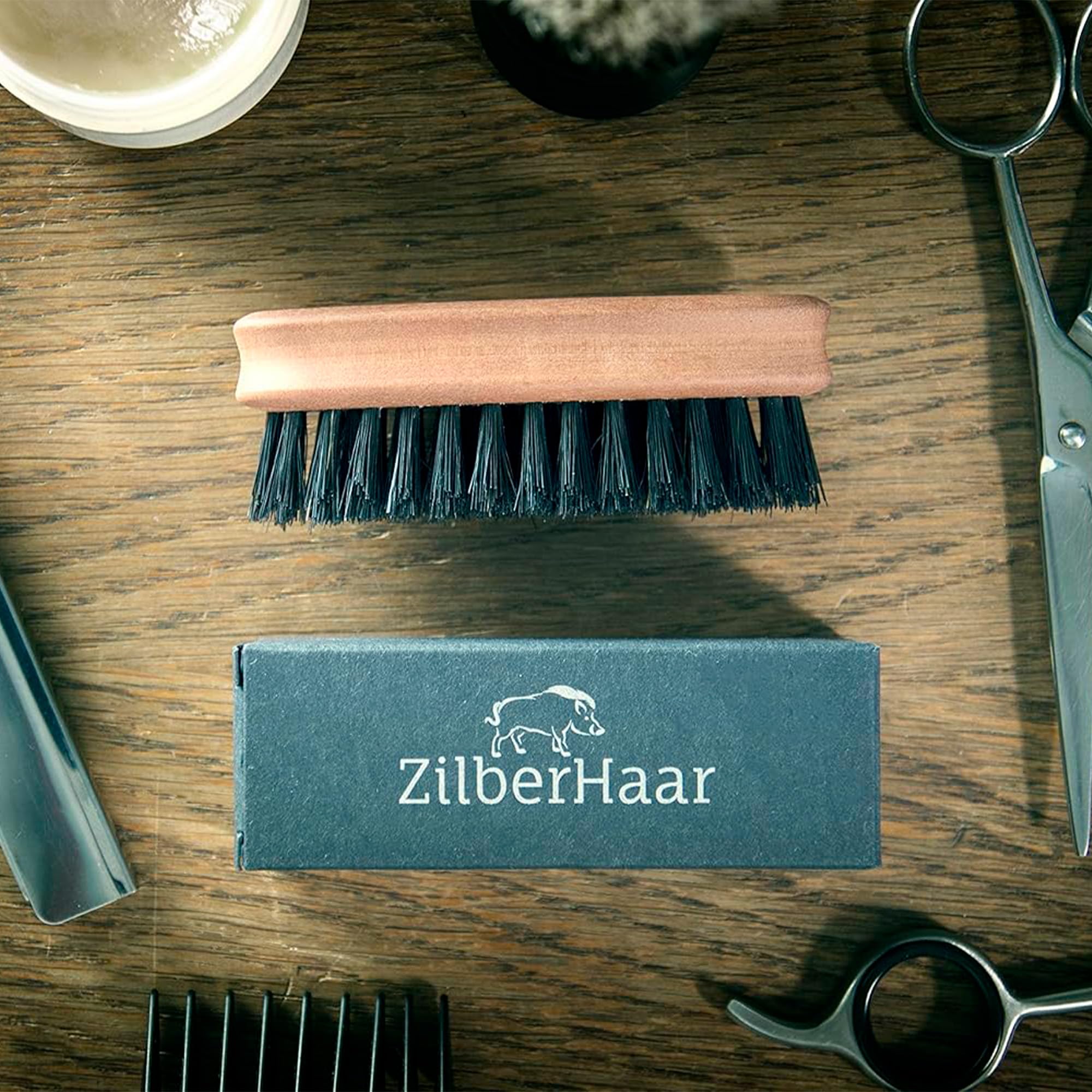 ZilberHaar compact brush supports any beard length and style in daily routines.